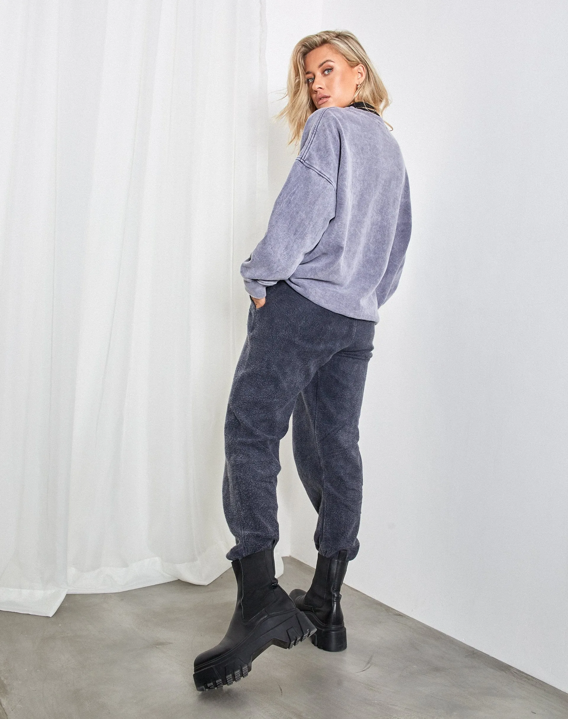 Glo Sweatshirt in Charcoal Wash Angelo Embro