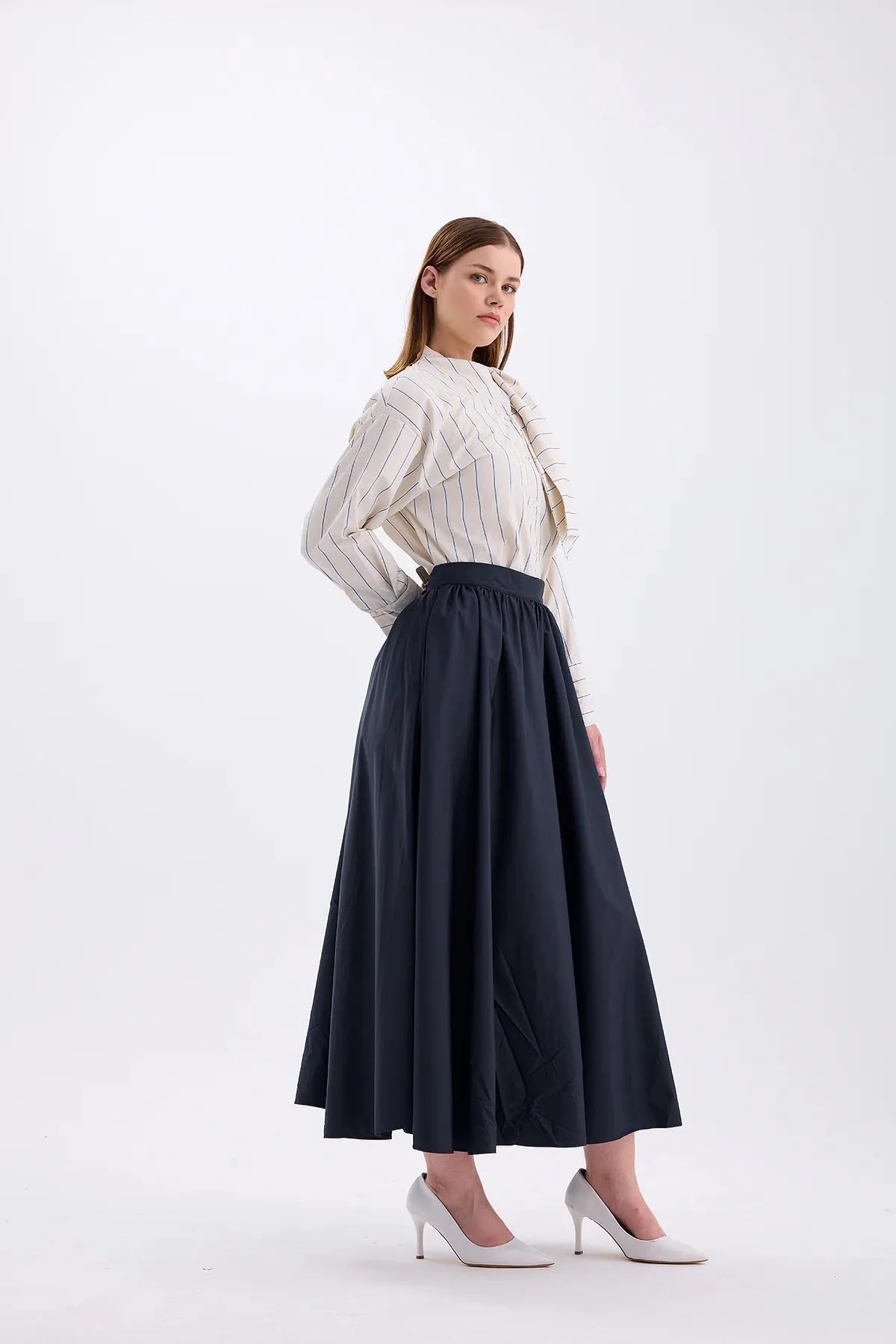 PLEATED NAVY BLUE SKIRT