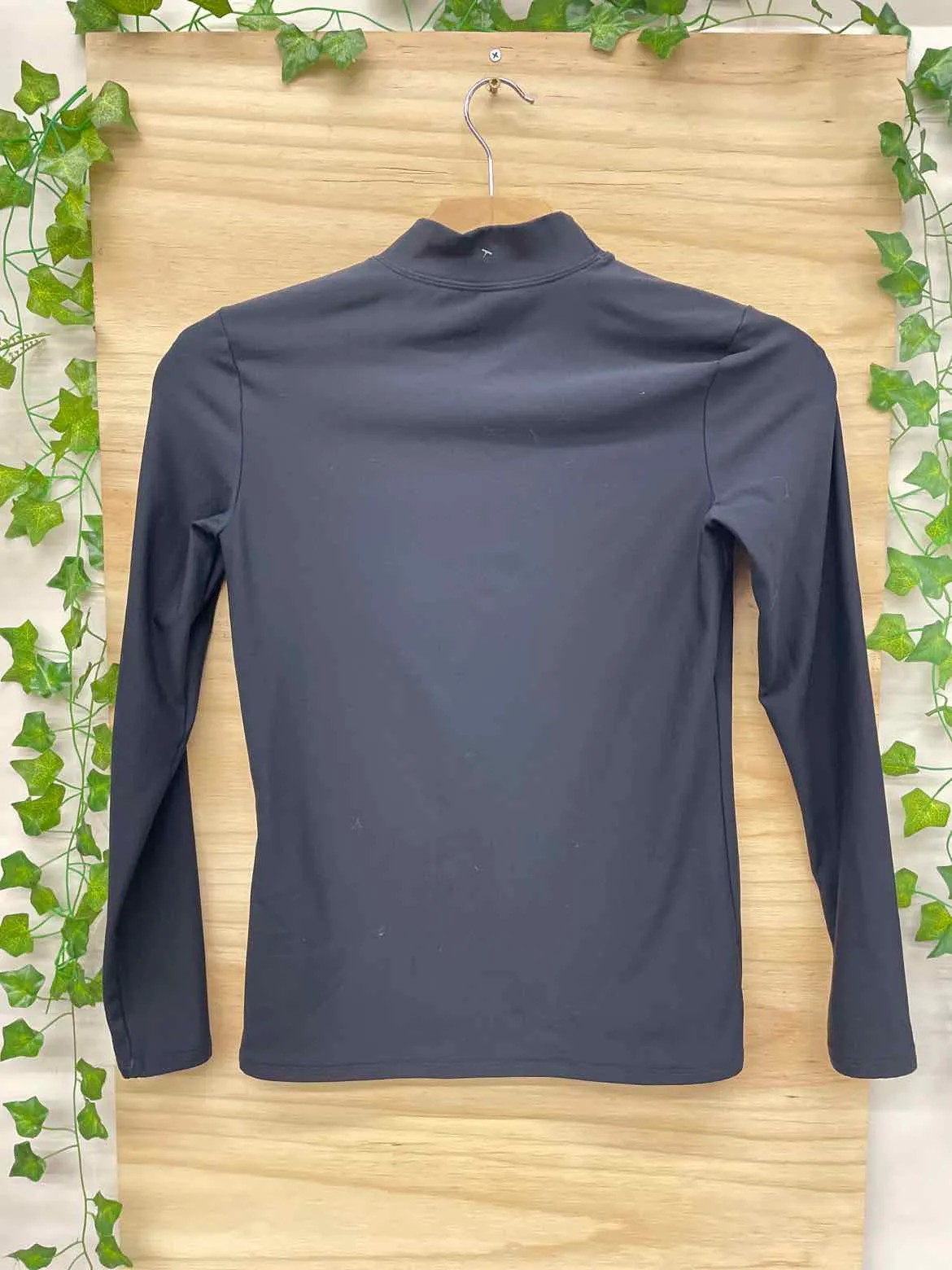 Size Large Under Armour Black Women's Long Sleeve Shirt